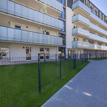 Nowoczesne Studio Z Ogrodkiem 550 M Od Plazy By Renters *