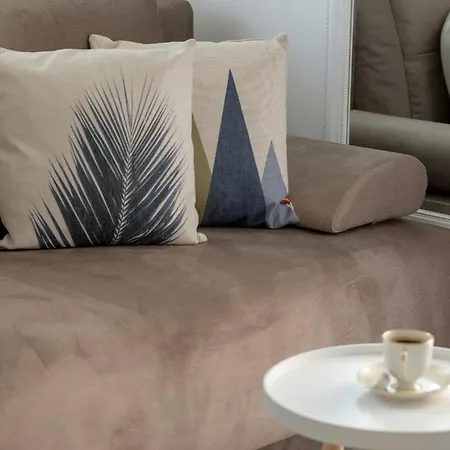 Nowoczesne Studio Z Ogrodkiem 550 M Od Plazy By Renters