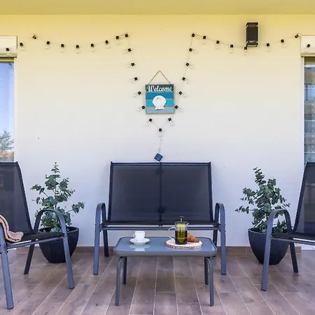Nowoczesne Studio Z Ogrodkiem 550 M Od Plazy By Renters Апартаменты Сянозеты