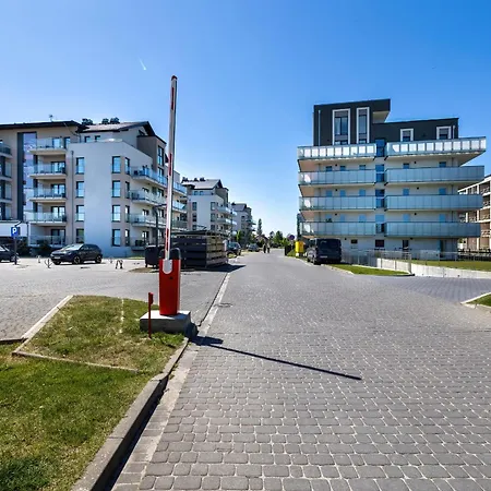 Nowoczesne Studio Z Ogrodkiem 550 M Od Plazy By Renters Сянозеты