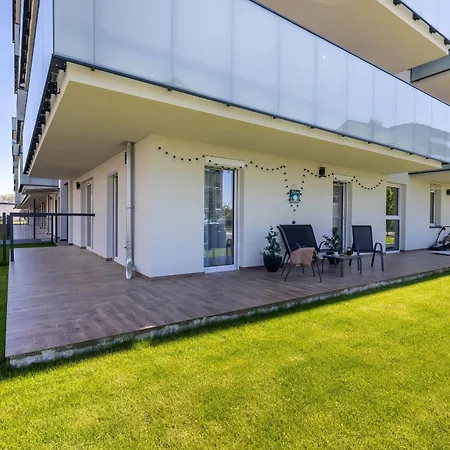 Nowoczesne Studio Z Ogrodkiem 550 M Od Plazy By Renters *